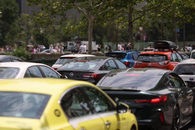 Studiu: Trafic aproape identic la Piaţa Unirii, comparativ cu perioada de dinaintea lucrărilor pentru planşeu