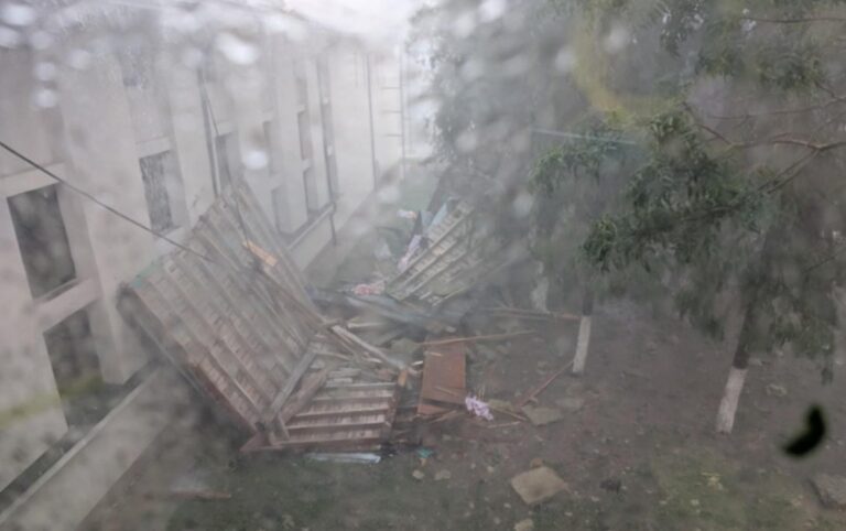 Tragedie în Otopeni: o femeie a decedat în urma prăbușirii acoperișului unei clădiri