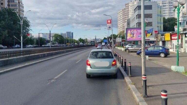 Un șofer a confundat banda de circulație cu parcarea pe Șoseaua Virtuții