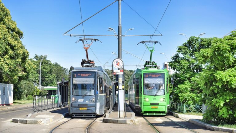 Un tramvai Bucur LF, reîntinerit, revine pe linia 1 din București