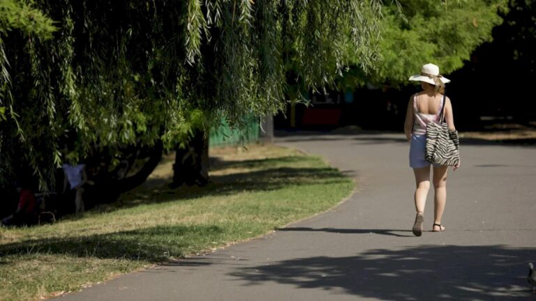 Vremea toridă persistă în București, cu cod portocaliu de caniculă