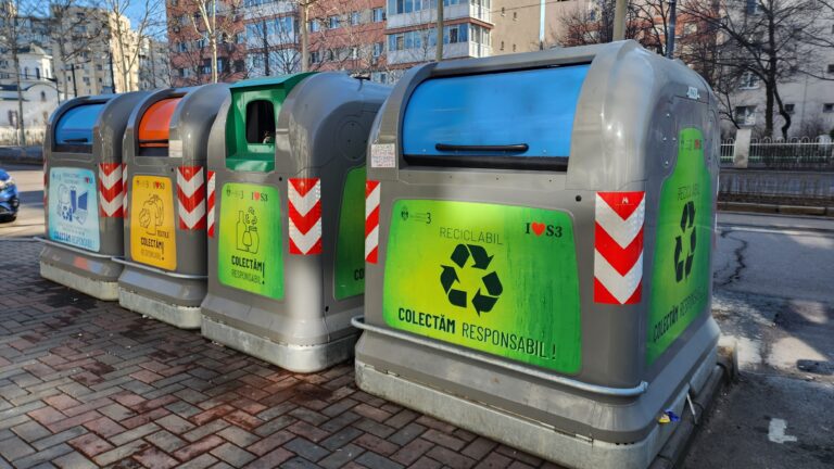 Colectează, reciclează, amendează: Cum facem să scăpăm Bucureștiul demunții de gunoaie