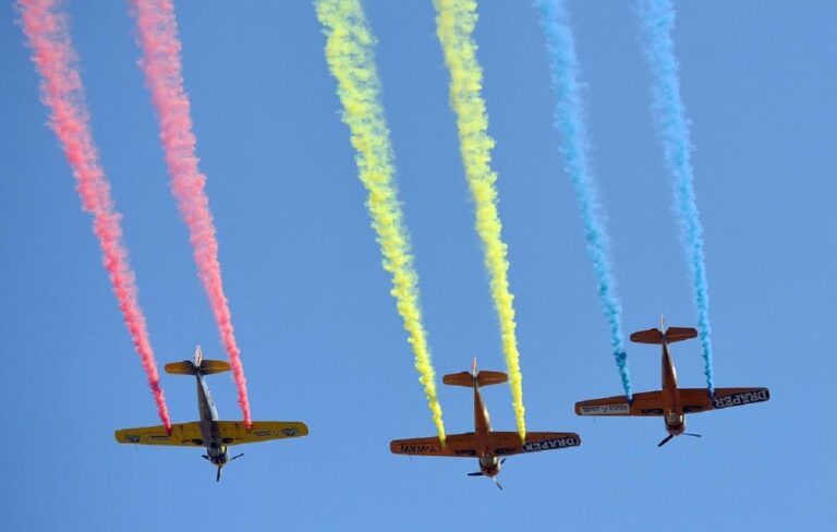Zboruri de antrenament pentru Ziua Aviaţiei Române şi a Forţelor Aeriene