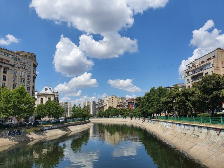 Dâmbovița – un râu care traversează orașul, dar nu și inimile bucureștenilor