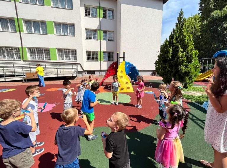 Ce facem vara cu copiii? Soluții educative și recreative pentru preșcolari și elevi în timpul vacanței mari