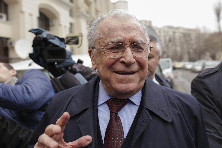 Accesul bucureștenilor la catafalcul lui Ion Iliescu de la Palatul Cotroceni