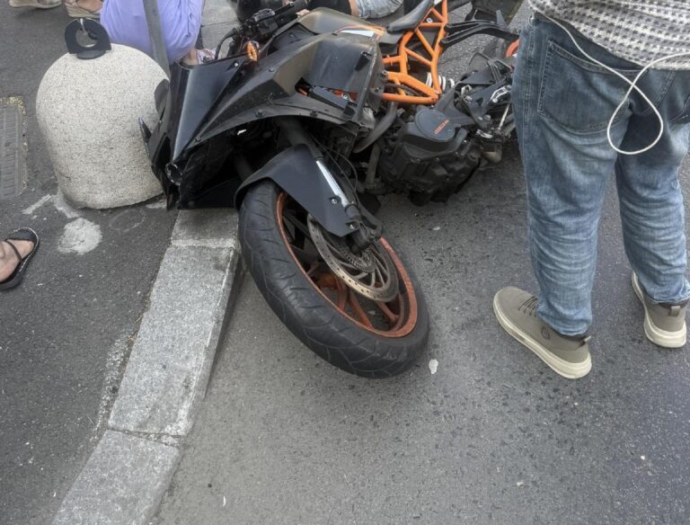 Accident grav la Piața Progresul, implicând o motocicletă și o mașină. Traficul este afectat în zonă