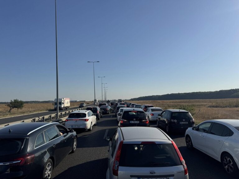 Accident pe A3, vineri dimineaţă. Traficul a fost oprit spre Ploieşti