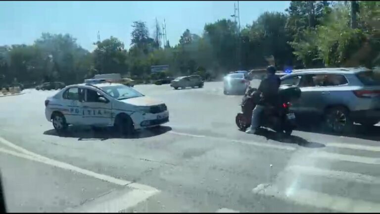 Accident rutier cu o autospecială de poliție la Arcul de Triumf din București