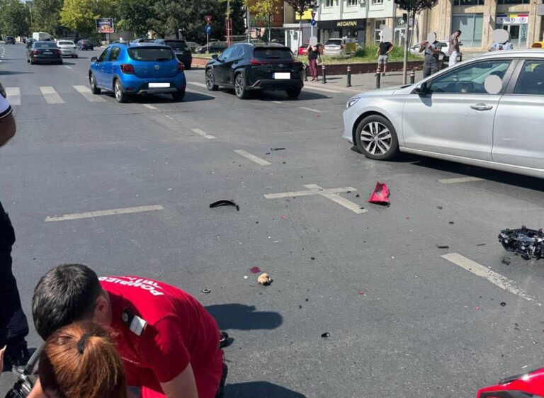 Accident rutier între auto și motocicletă în intersecția Calea 13 Septembrie cu Șoseaua Panduri din București. Traficul este afectat