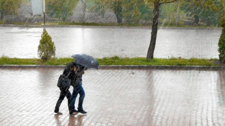 Actualizare METEO | Ploi și vijelii în București pe ultima zi de vară