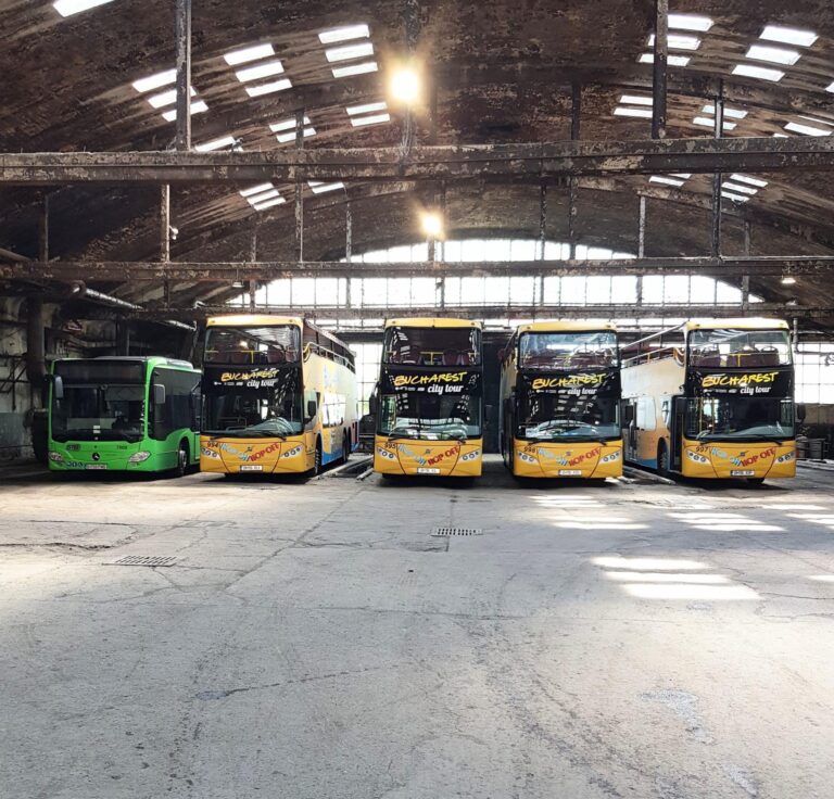 Autobuzele turistice ale Capitalei ar putea intra pe traseu din 15 august, cu tarife sociale