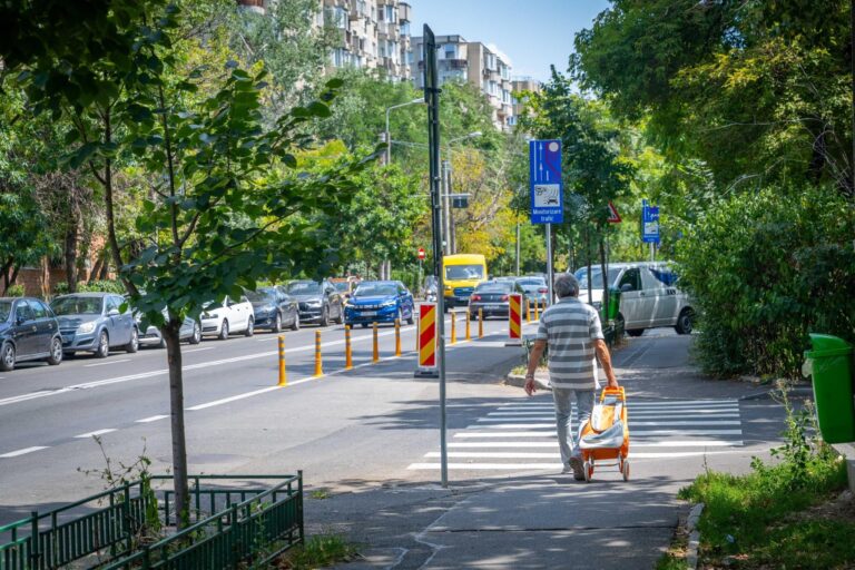 Banda de autobuz pe Bulevardul Uverturii din Sectorul 6