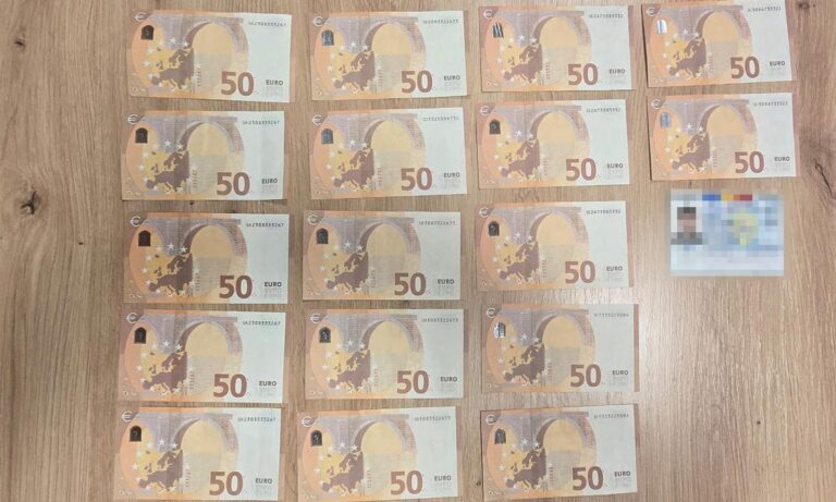 Bărbat reținut pe Aeroportul Henri Coandă pentru utilizarea de bani falși