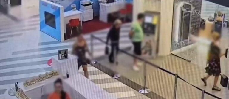 Bătrână de 81 de ani, jefuită de economiile de-o viață într-un mall din București