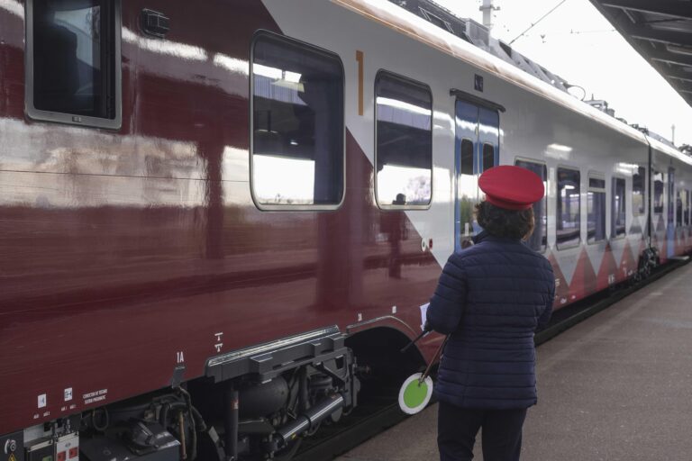 CFR Călători aduce un nou tren Alstom pe ruta București – Brașov