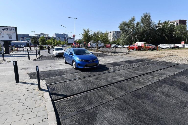 Circulația din zona Lujerului – Strada Liniei a fost redeschisă. Trecerile la nivel cu calea ferată au fost reabilitate