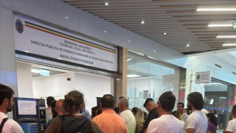 Cozi interminabile la ghișee pentru eliberarea buletinelor în Sectorul 2