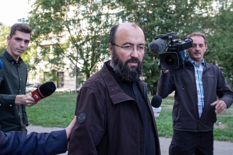 Curtea de Apel Bucureşti, aşteptată să se pronunţe definitiv în cazul preotului Visarion Alexa, condamnat la închisoare cu suspendare pentru agresiune sexuală