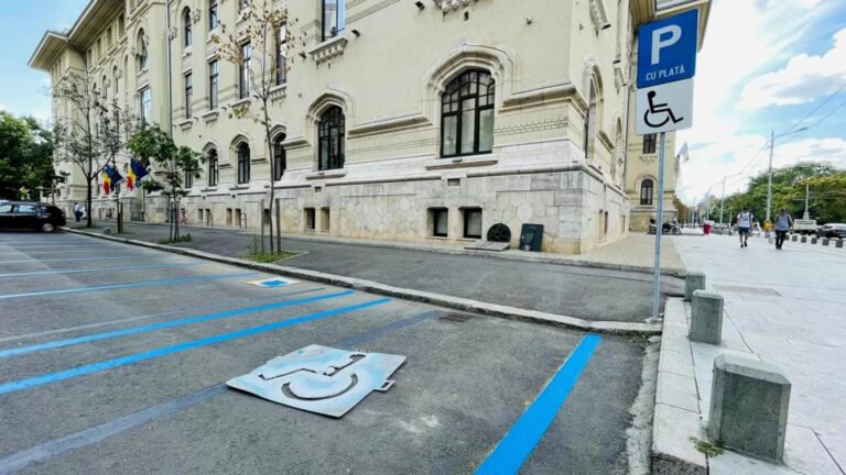 Decizie favorabilă pentru parcările albastre din București: directorul Companiei Parking va fi reinstalat în funcție