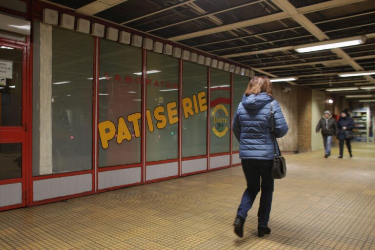 Detectivi pe urmele unei patiserii dispărute la metrou, în Piața Victoriei