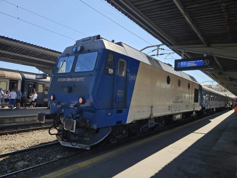 Experiențele unei călătorii cu trenul de la București la Sofia: „Cel mai murdar tren”