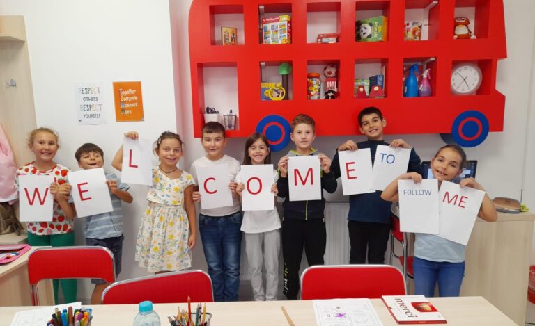 FollowMe București, școala de engleză „cu lipici”, anunță deschiderea înscrierilor pentru anul școlar 2025 – 2026
