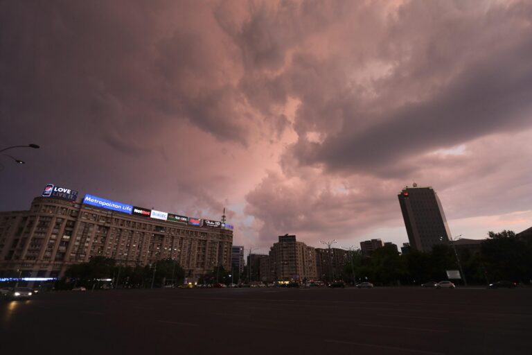 Fricile bucureștenilor pe timp de furtună
