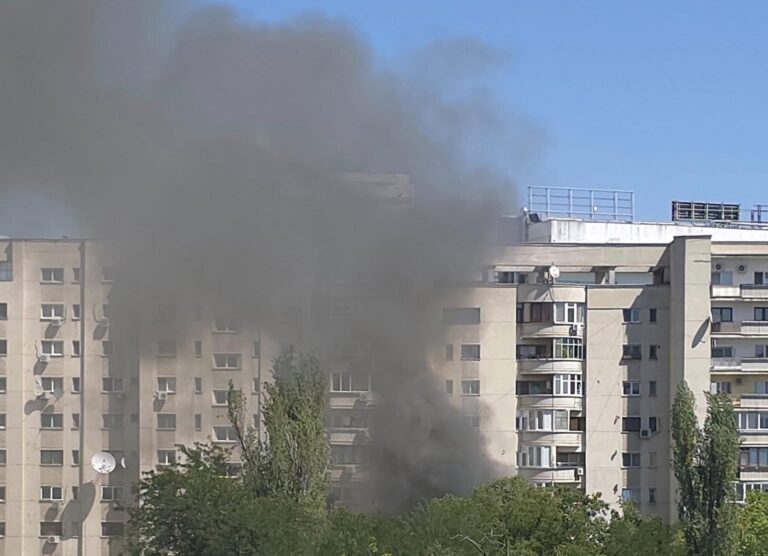 Incendiu la restaurantul Mărul de Aur de pe Calea Victoriei