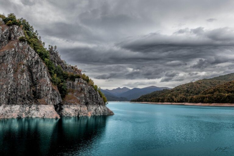 Lacul Vidraru se golește complet pentru modernizare, un proces de 6 luni