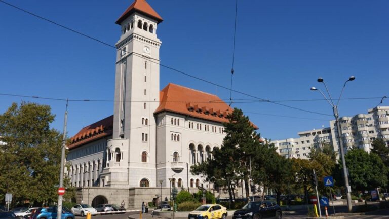 Locuitorii din Bucureștii Noi, nemulțumiți de starea cartierului: „Mizerie, gropi și vegetație uscată”