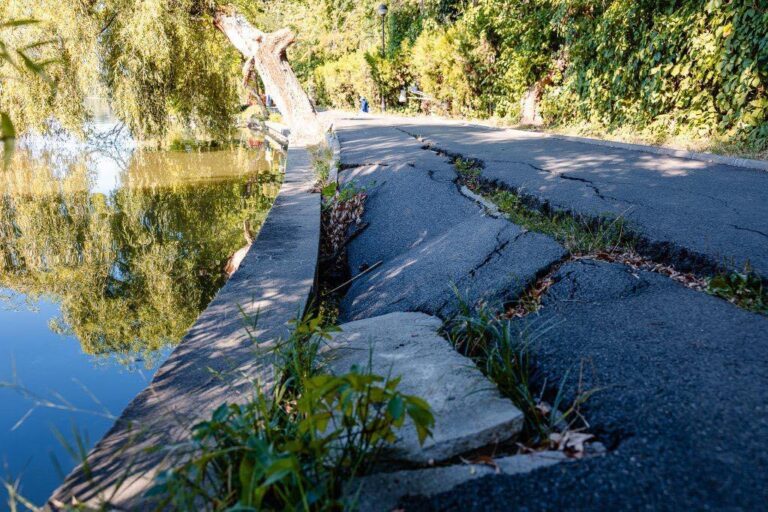 Lucrările de consolidare a malurilor lacului Herăstrău vor începe în octombrie