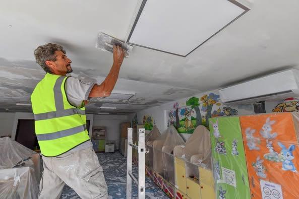 Lucrările de renovare continuă în unitățile de învățământ