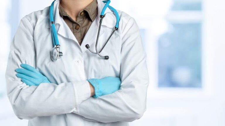 Medicii specialiști amenință cu suspendarea serviciilor medicale gratuite pentru pacienți