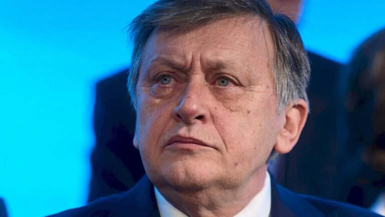 Mesajul lui Crin Antonescu pentru Nicușor Dan și Traian Băsescu, după înmormântarea lui Ion Iliescu