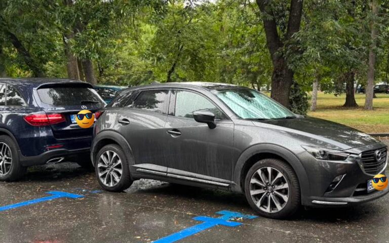 Modalități de parcare pe locurile albastre fără a plăti