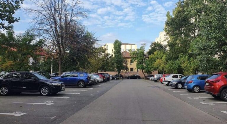 Modificări în regulamentul de parcare din Sectorul 3: cetățenii pot solicita trei locuri rezidențiale, dar accesul pe locurile nominale va fi permis tuturor