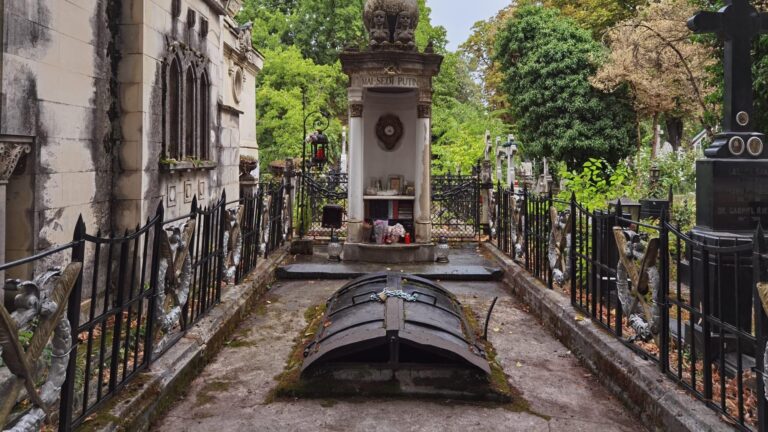 Mormântul Iuliei Hașdeu, cel mai jefuit din cavou din Cimitirul Bellu, va fi pus în siguranță