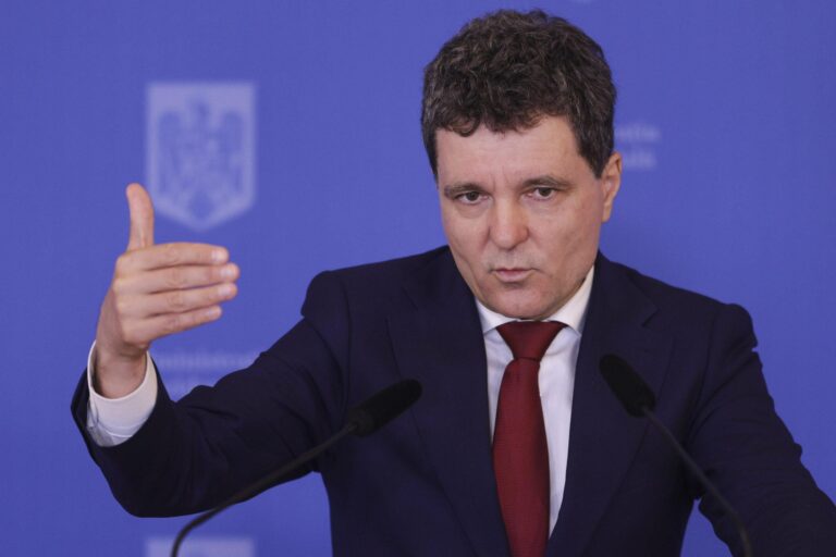 Nicușor Dan a semnat decretele de pensionare pentru 73 de judecători și procurori