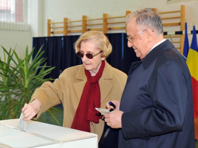 Nina Iliescu refuză să se interneze, în ciuda problemelor de sănătate