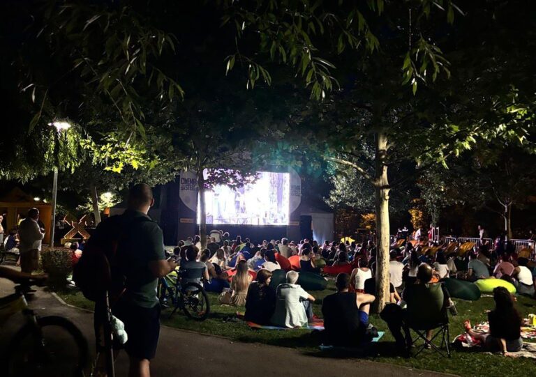 O seară de neuitat în București: Marilyn Monroe, pizza și cinema în aer liber