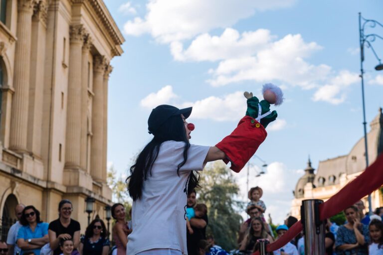 Piața Amzei devine pietonală, iar artiștii stradali din București sunt invitați să se înscrie pentru obținerea autorizațiilor