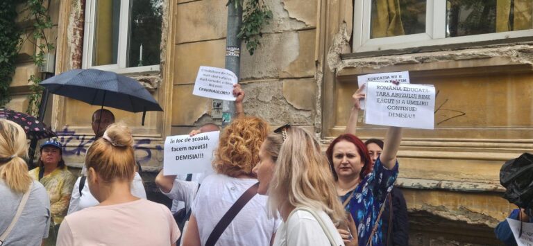 Proteste ale cadrelor didactice în București împotriva măsurilor guvernului