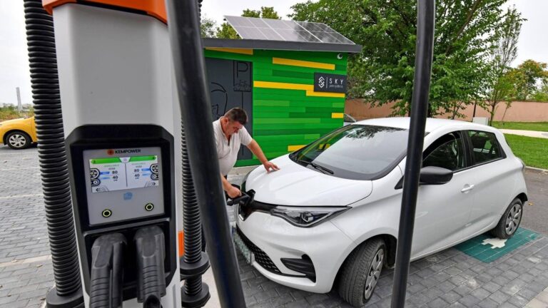 Reminder pentru șoferii cu mașini electrice din Sectorul 6: Stația de încărcare din parcarea de la Arieșul Mare este funcțională