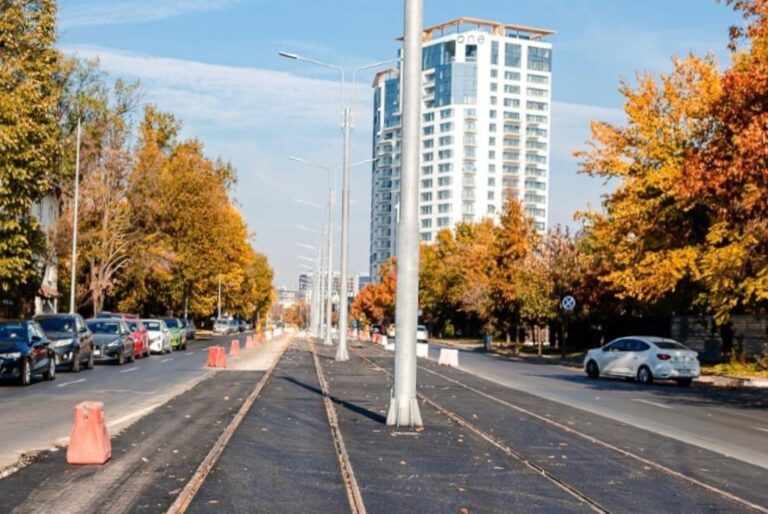 Șantierul liniei 5 de tramvai, în continuare blocat din cauza datoriilor Primăriei Capitalei