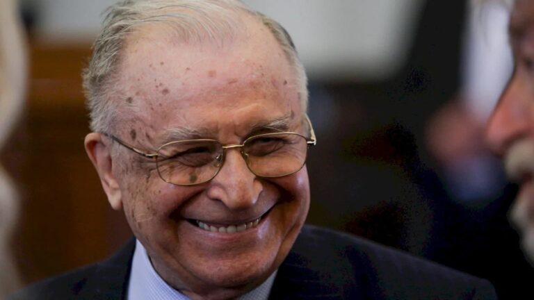 Starea de sănătate a lui Ion Iliescu se agravează. Buletin medical de la Spitalul SRI din București