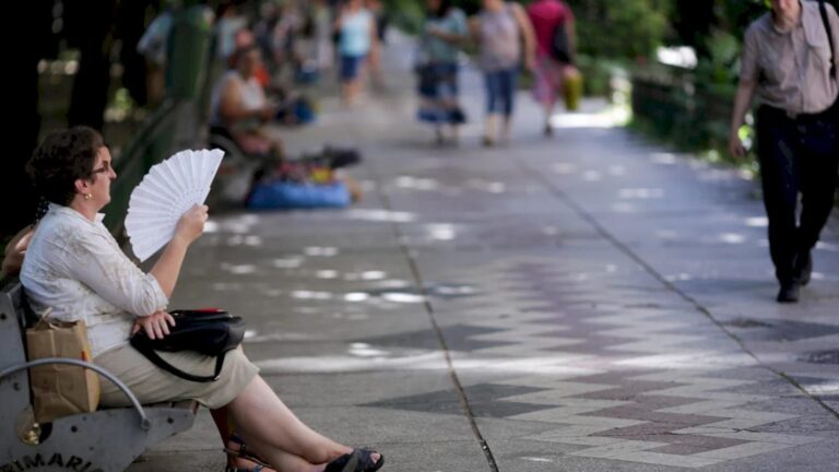 Weekend călduros în București: Cod galben de caniculă anunțat de ANM