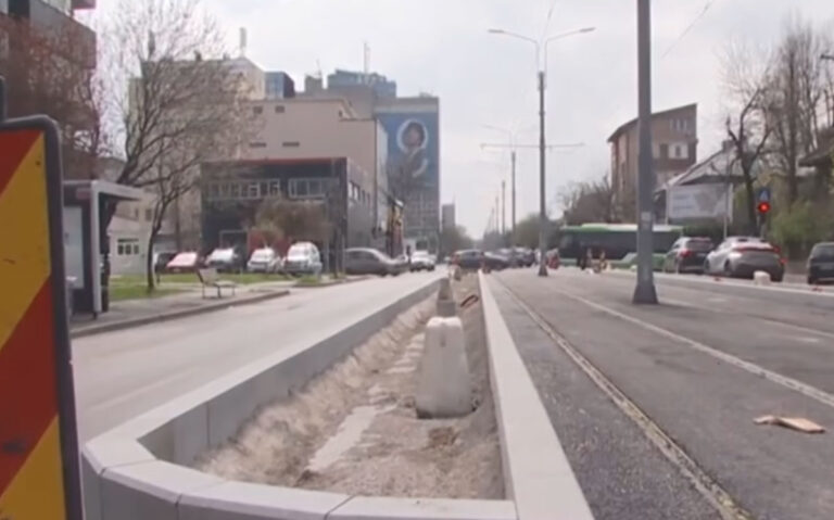 Blocaj total la Linia 5 – Tramvaiul Corporatiștilor. Datorii uriașe ale PMB către constructor, finanțare întreruptă și speranța că municipalitatea va obține fonduri europene