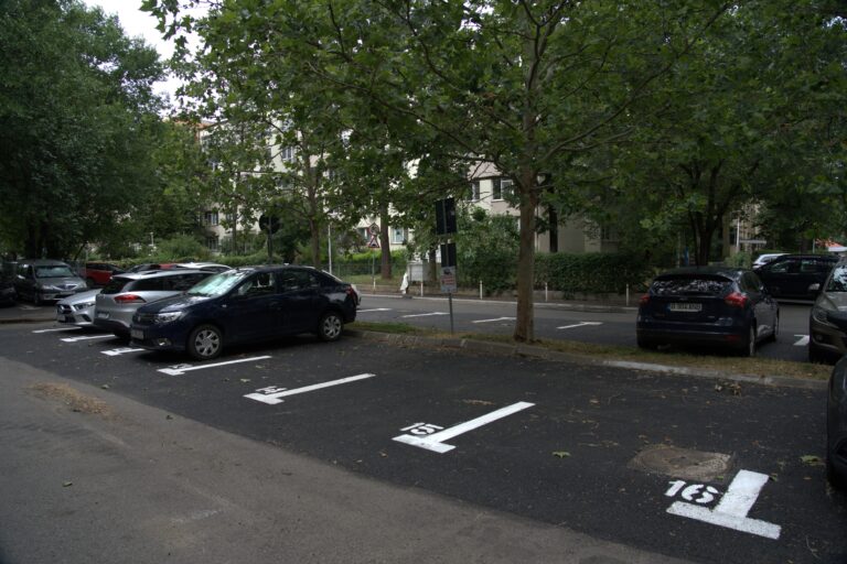 Criza locurilor de parcare în București: o problemă sistemică ignorată de 35 de ani
