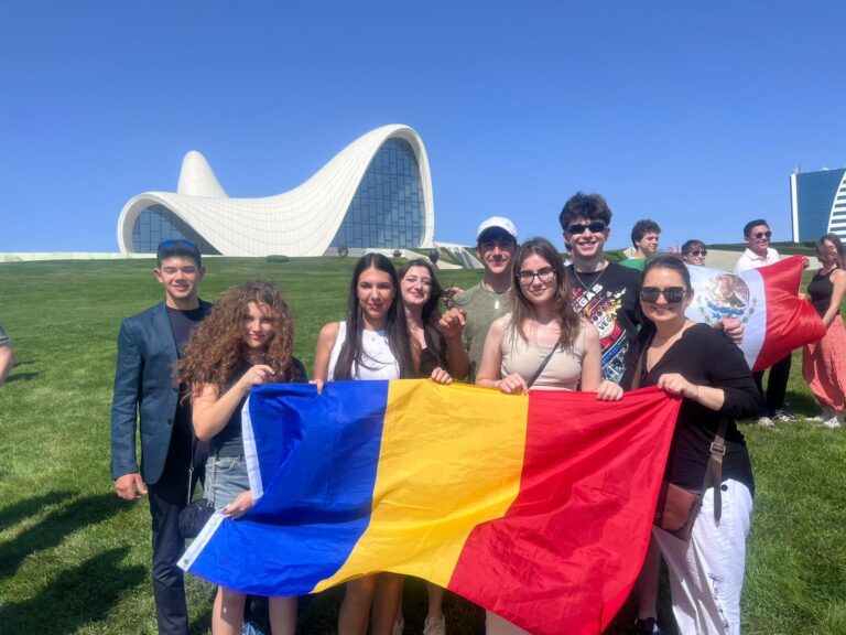 20 de liceeni români, 17 medalii obținute la competiții internaționale de economie